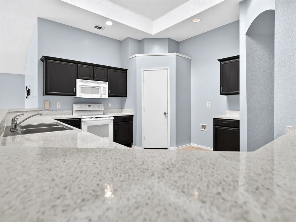 1022 Pondview Drive Cedar Hill, TX 75104