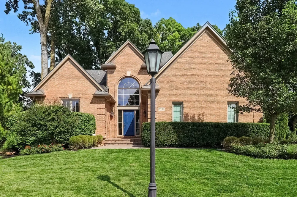 3739 Warwick Drive Rochester Hills, MI 48309