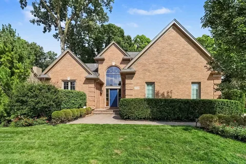 3739 Warwick Drive