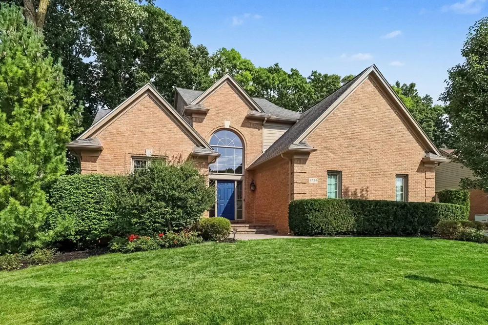 3739 Warwick Drive Rochester Hills, MI 48309
