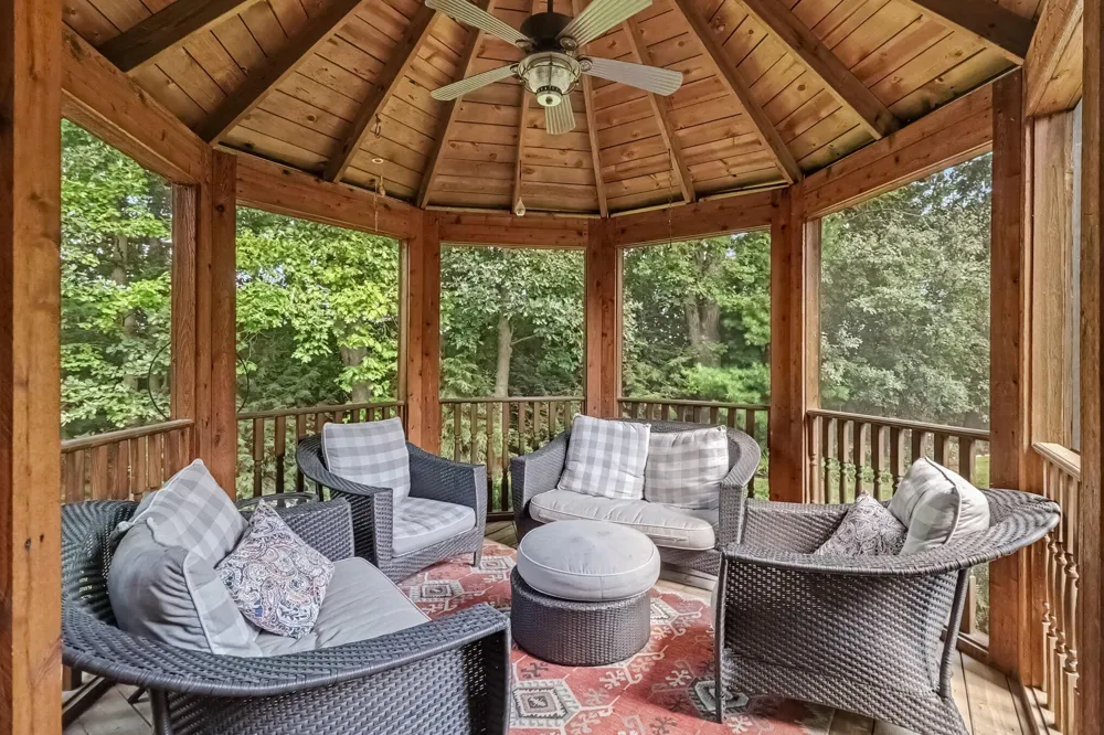 3739 Warwick Drive Rochester Hills, MI 48309