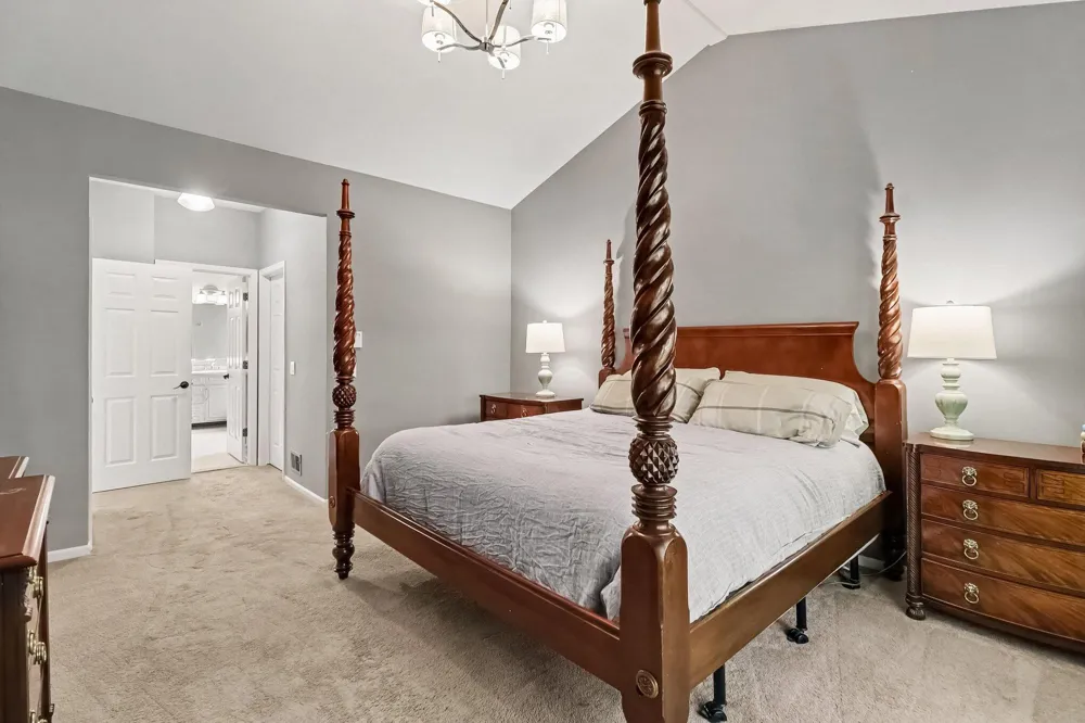 3739 Warwick Drive Rochester Hills, MI 48309