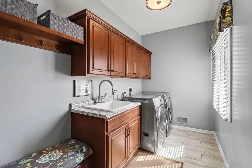 3739 Warwick Drive Rochester Hills, MI 48309