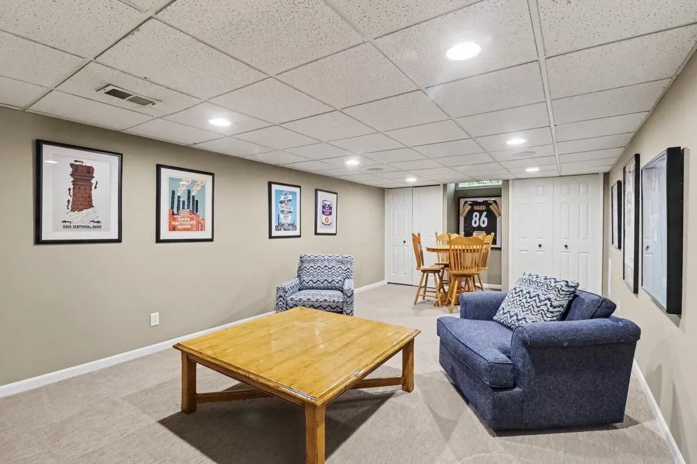 3739 Warwick Drive Rochester Hills, MI 48309