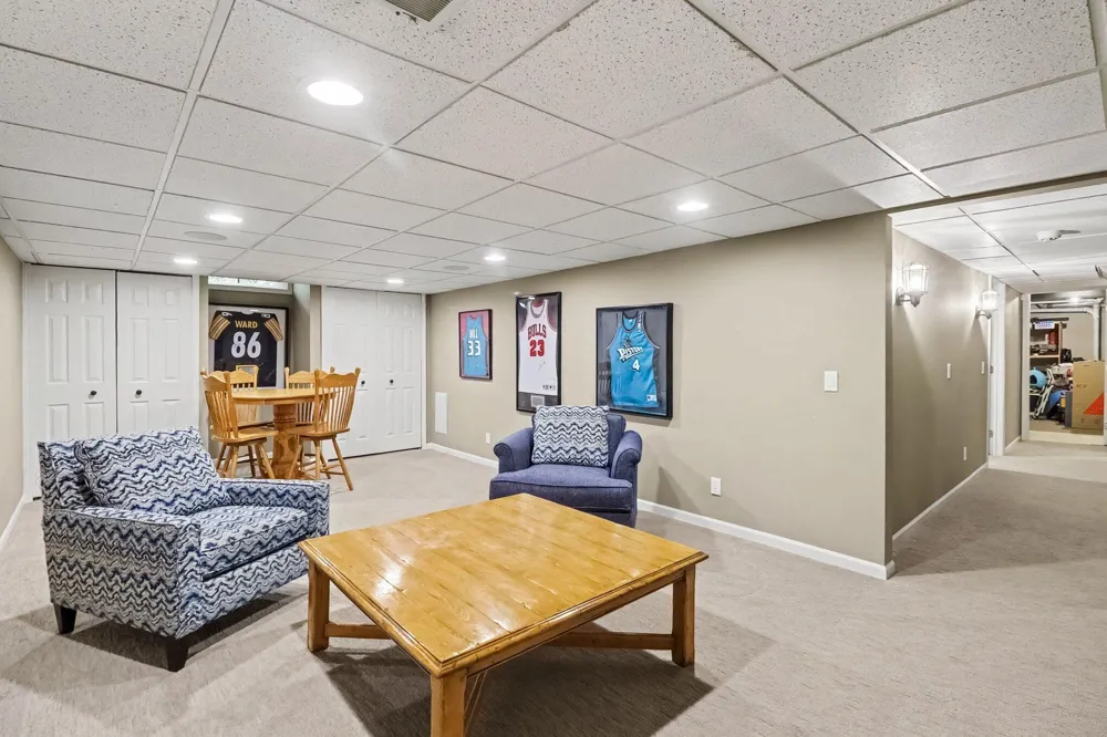 3739 Warwick Drive Rochester Hills, MI 48309