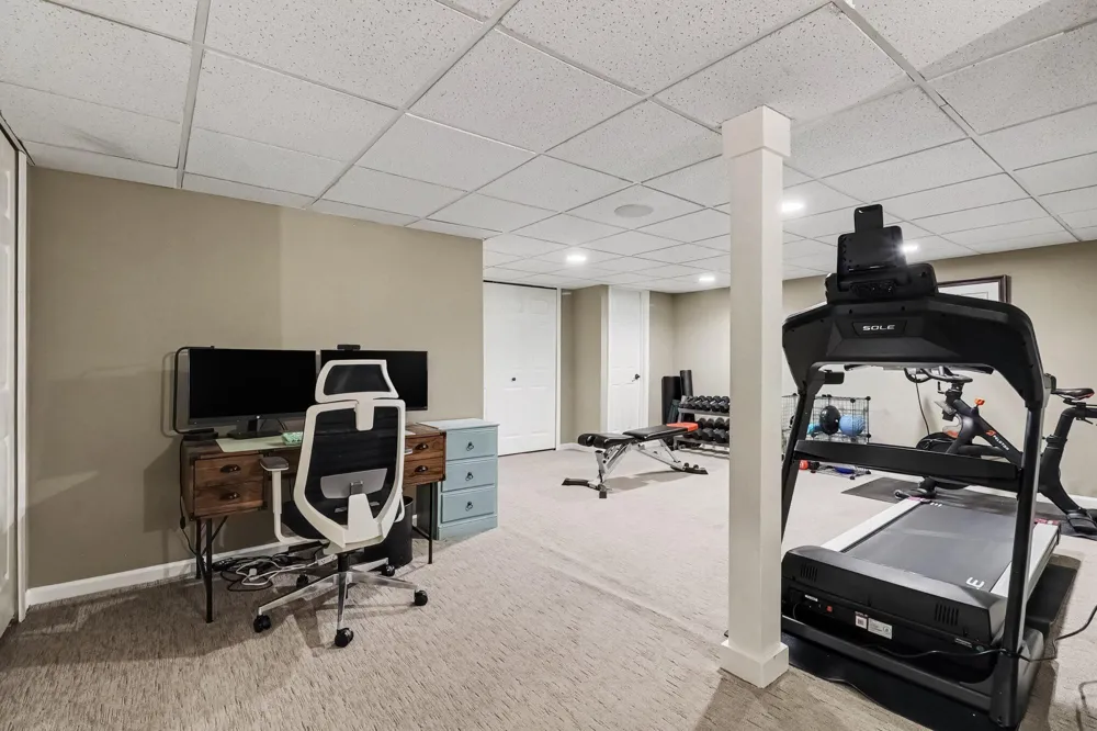 3739 Warwick Drive Rochester Hills, MI 48309