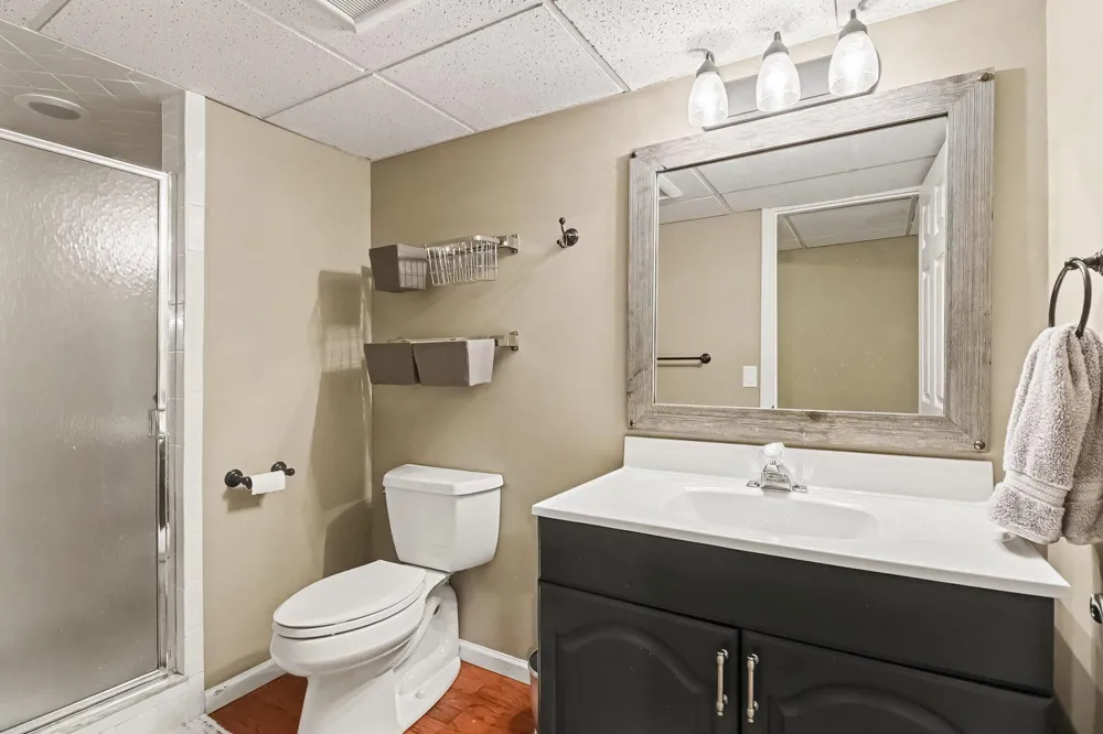 3739 Warwick Drive Rochester Hills, MI 48309
