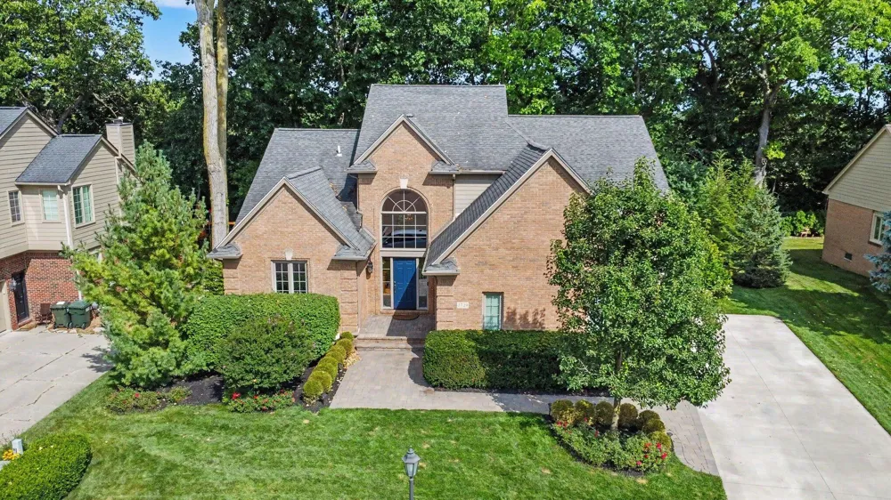 3739 Warwick Drive Rochester Hills, MI 48309