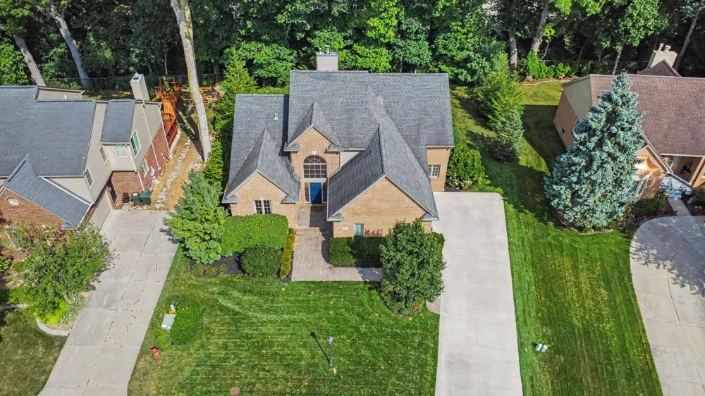 3739 Warwick Drive Rochester Hills, MI 48309