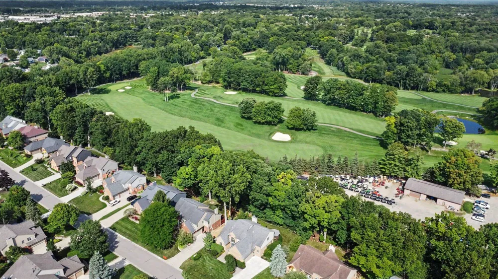 3739 Warwick Drive Rochester Hills, MI 48309
