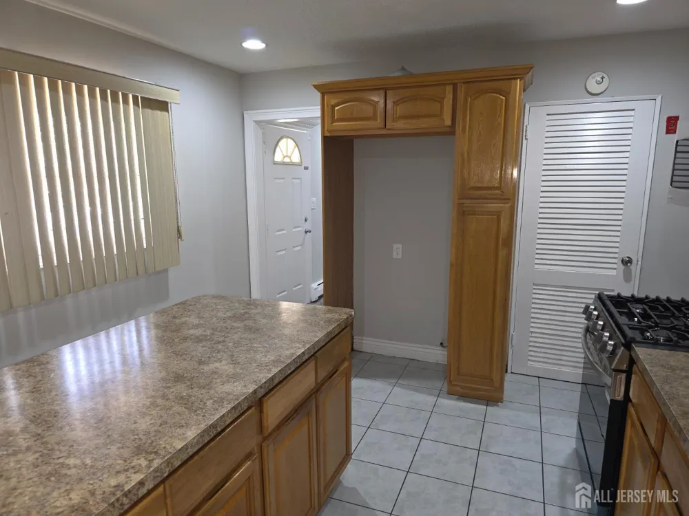 17 Colton Road Edison, NJ 08817