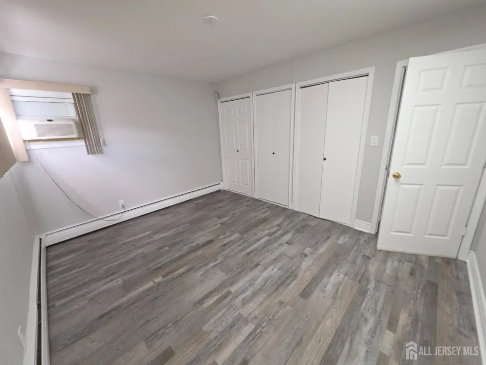 17 Colton Road Edison, NJ 08817