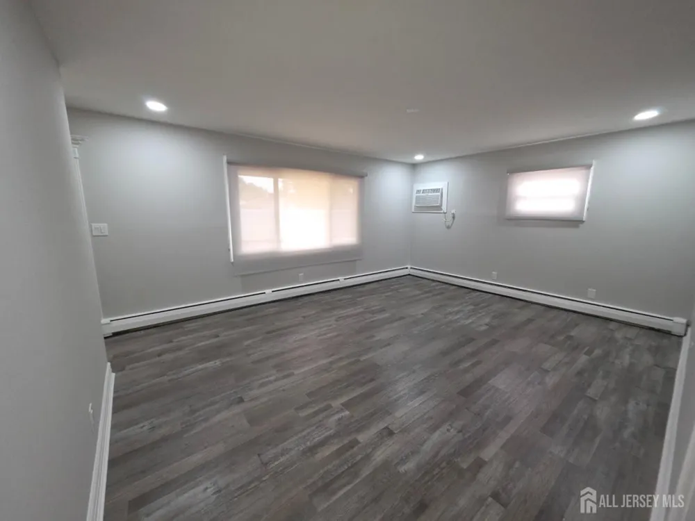 17 Colton Road Edison, NJ 08817
