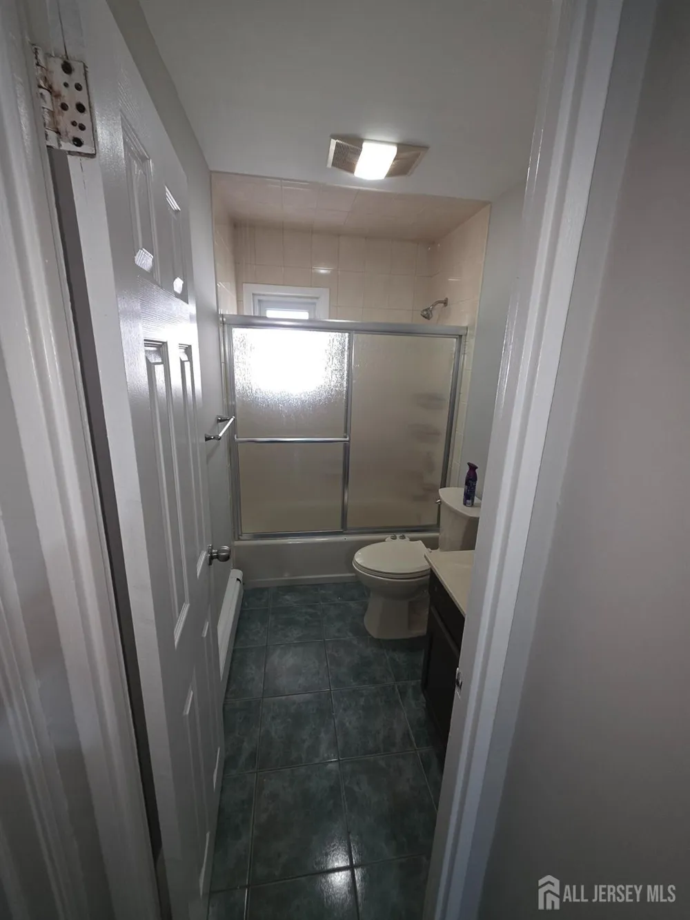 17 Colton Road Edison, NJ 08817