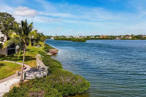 1900 COVE II PLACE #127