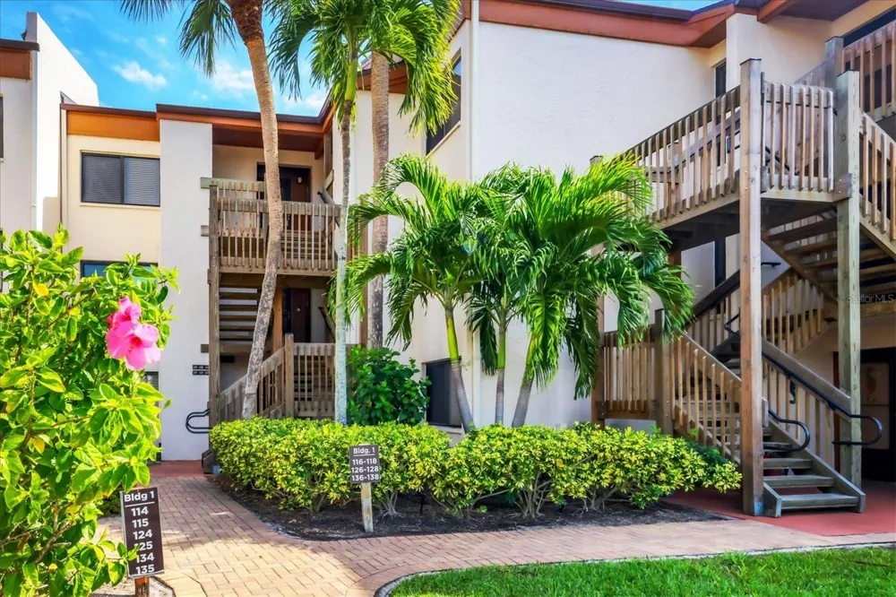 1900 COVE II PLACE #127 Sarasota, FL 34242