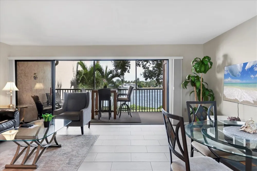 1900 COVE II PLACE #127 Sarasota, FL 34242