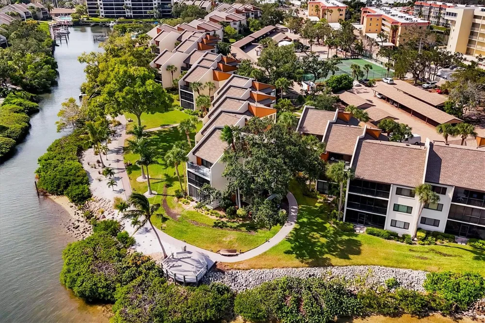 1900 COVE II PLACE #127 Sarasota, FL 34242