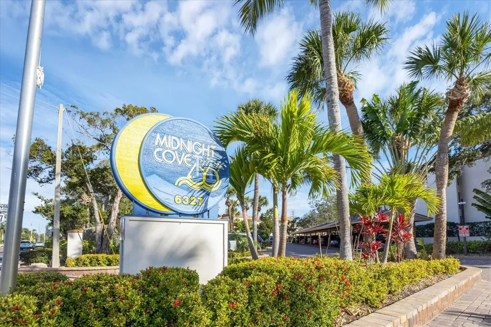 1900 COVE II PLACE #127 Sarasota, FL 34242