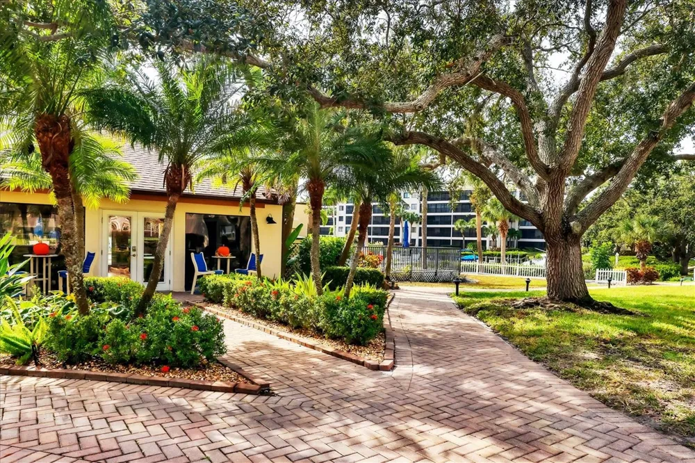 1900 COVE II PLACE #127 Sarasota, FL 34242