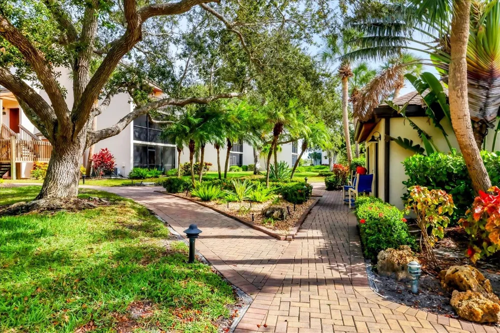 1900 COVE II PLACE #127 Sarasota, FL 34242