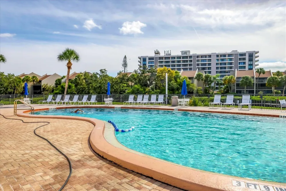 1900 COVE II PLACE #127 Sarasota, FL 34242