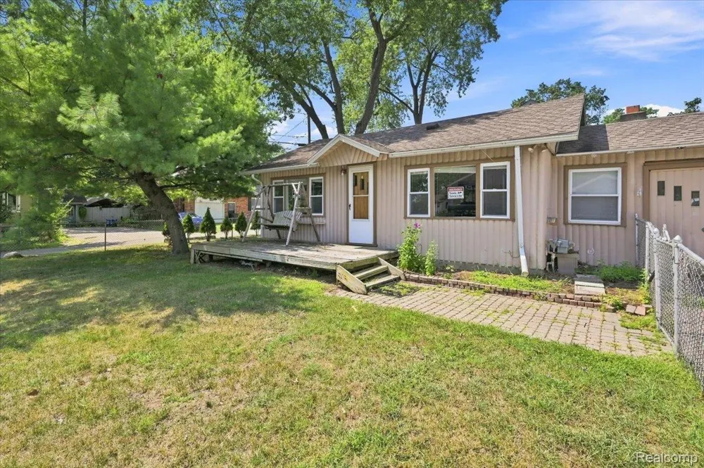 2428 Circle Drive West Bloomfield Charter Township, MI 48324