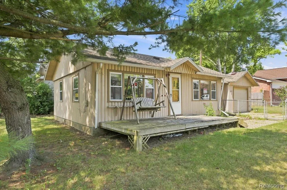 2428 Circle Drive West Bloomfield Charter Township, MI 48324