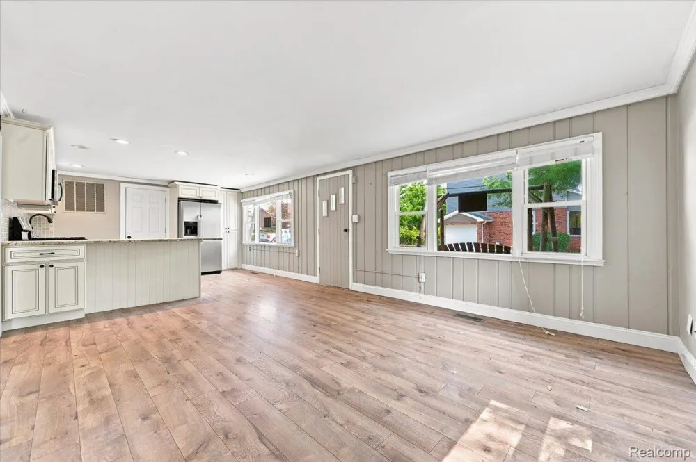 2428 Circle Drive West Bloomfield Charter Township, MI 48324