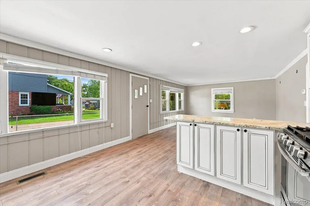 2428 Circle Drive West Bloomfield Charter Township, MI 48324
