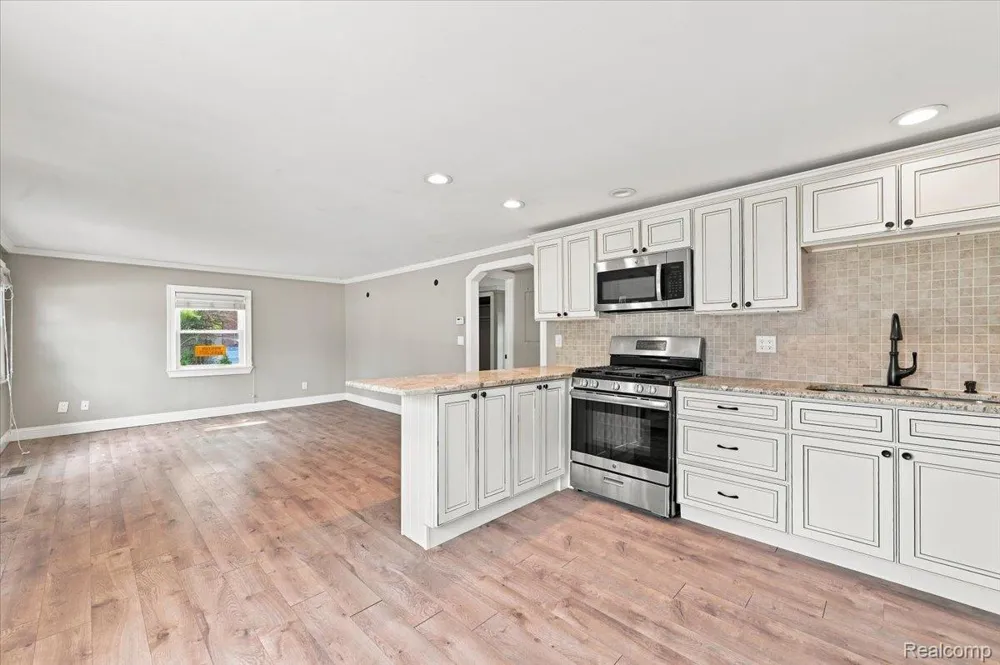 2428 Circle Drive West Bloomfield Charter Township, MI 48324