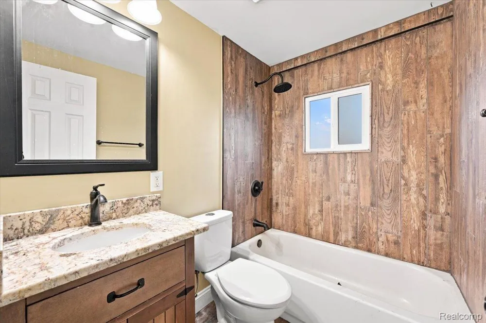 2428 Circle Drive West Bloomfield Charter Township, MI 48324