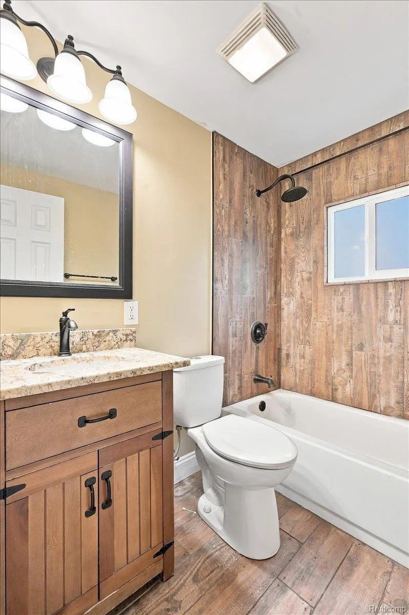 2428 Circle Drive West Bloomfield Charter Township, MI 48324