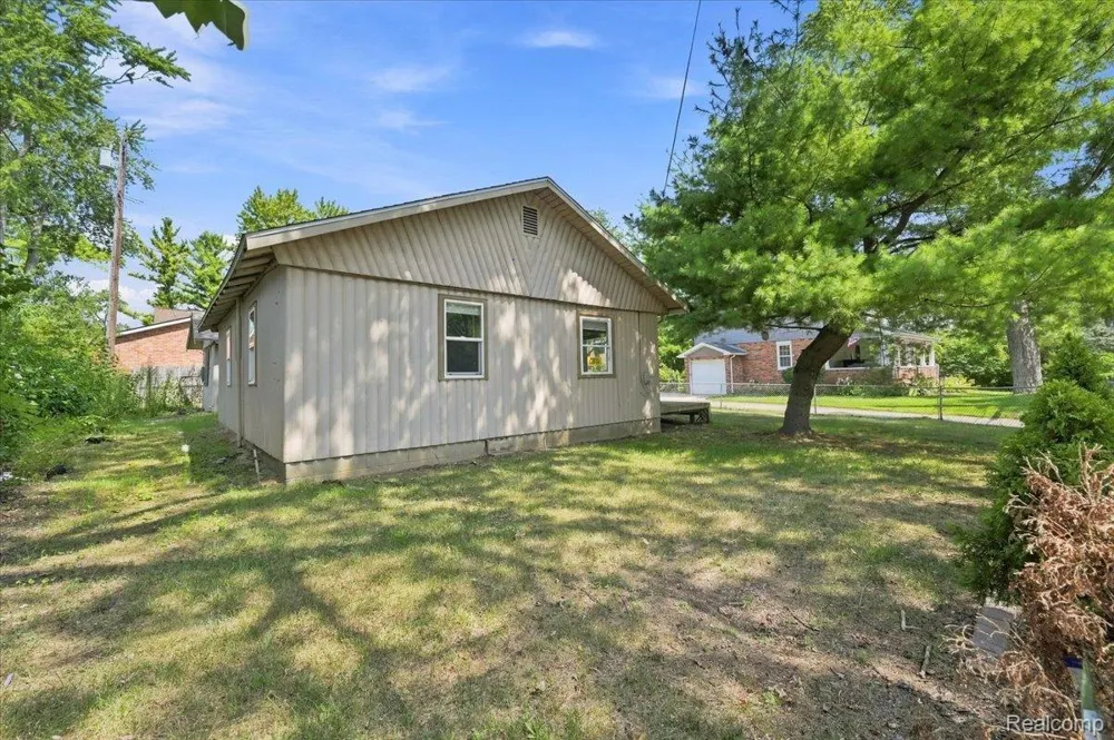 2428 Circle Drive West Bloomfield Charter Township, MI 48324