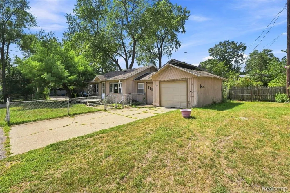 2428 Circle Drive West Bloomfield Charter Township, MI 48324