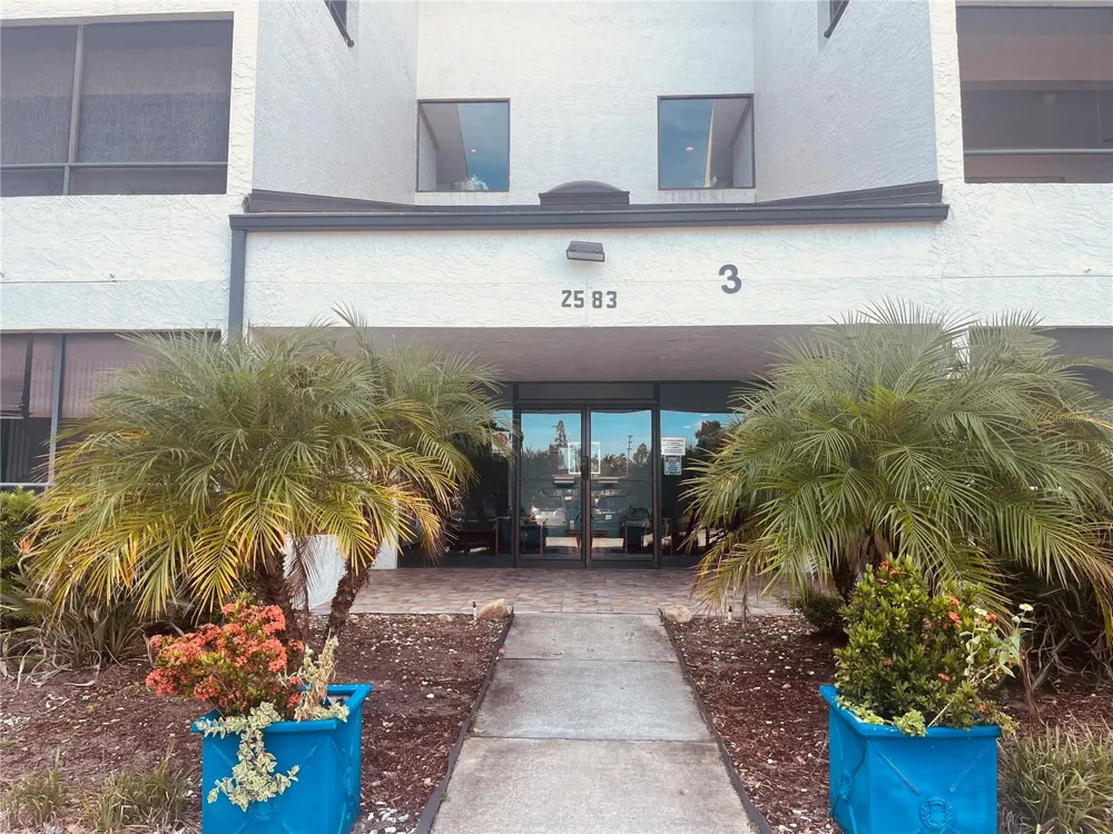 2583 COUNTRYSIDE BOULEVARD #3201 Clearwater, FL 33761