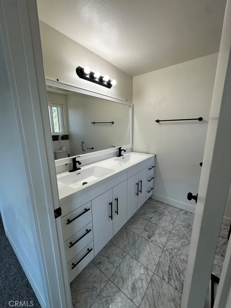 15156 Mcintyre Street Sylmar, CA 91342