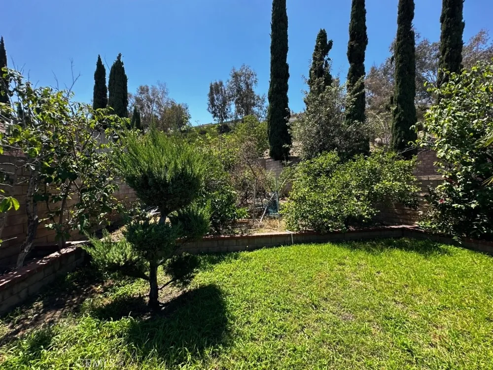 15156 Mcintyre Street Sylmar, CA 91342