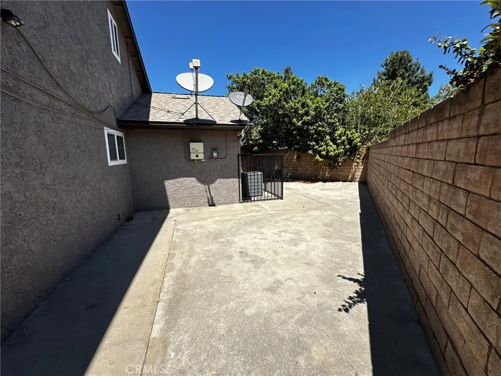 15156 Mcintyre Street Sylmar, CA 91342