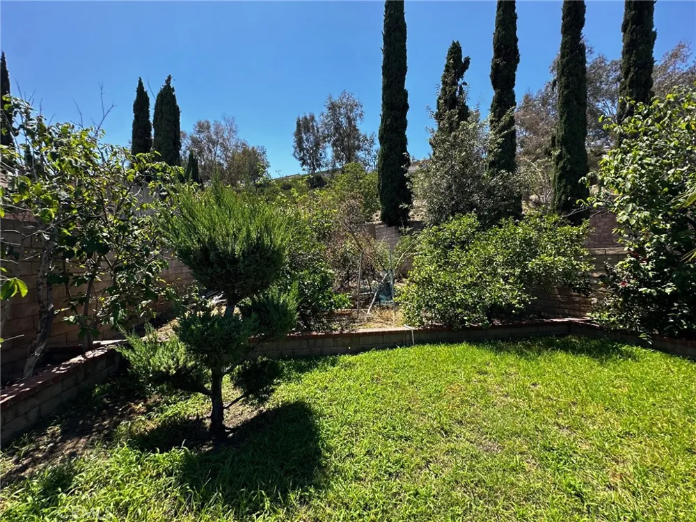 15156 Mcintyre Street Sylmar, CA 91342