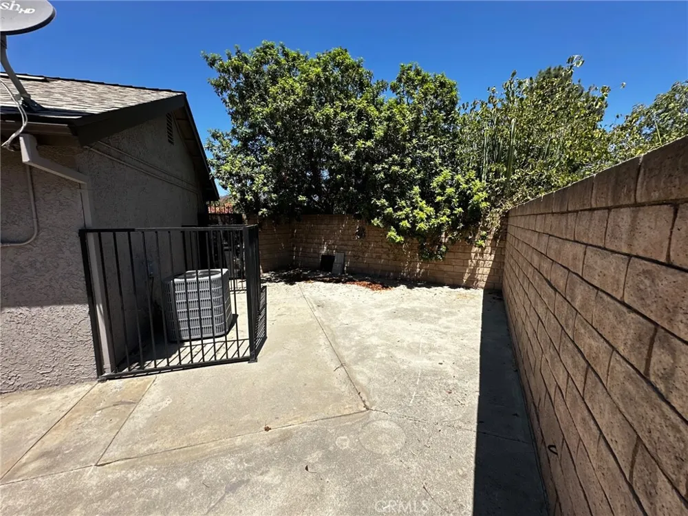 15156 Mcintyre Street Sylmar, CA 91342