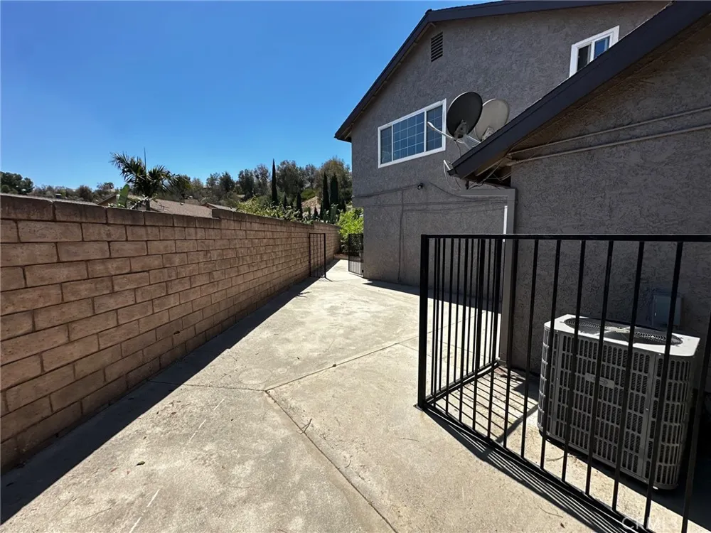 15156 Mcintyre Street Sylmar, CA 91342