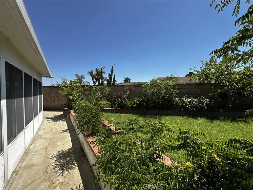 15156 Mcintyre Street Sylmar, CA 91342