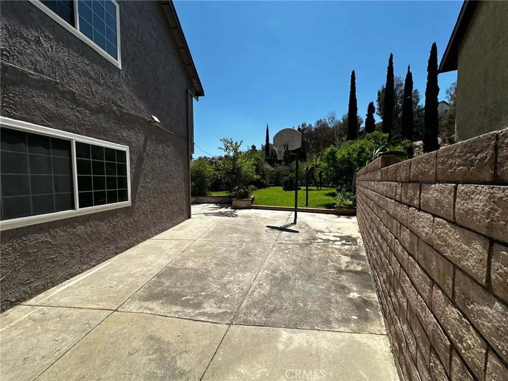 15156 Mcintyre Street Sylmar, CA 91342