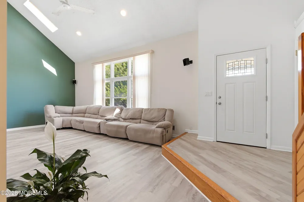 1548 Longboat Avenue Beachwood, NJ 08722