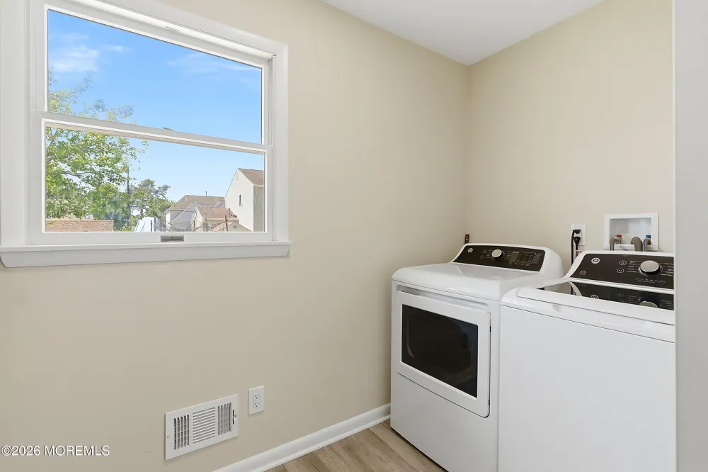 1548 Longboat Avenue Beachwood, NJ 08722