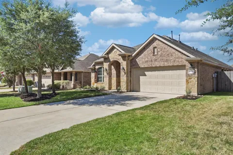 637 Maple Point Drive E