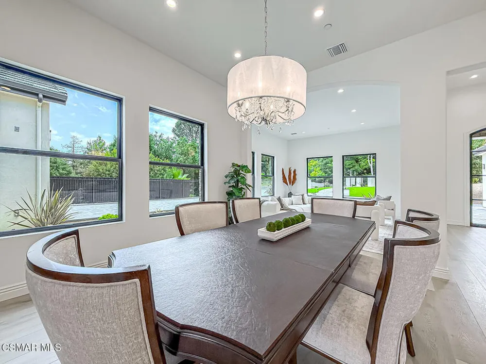 395 Sherwood Court Thousand Oaks, CA 91361
