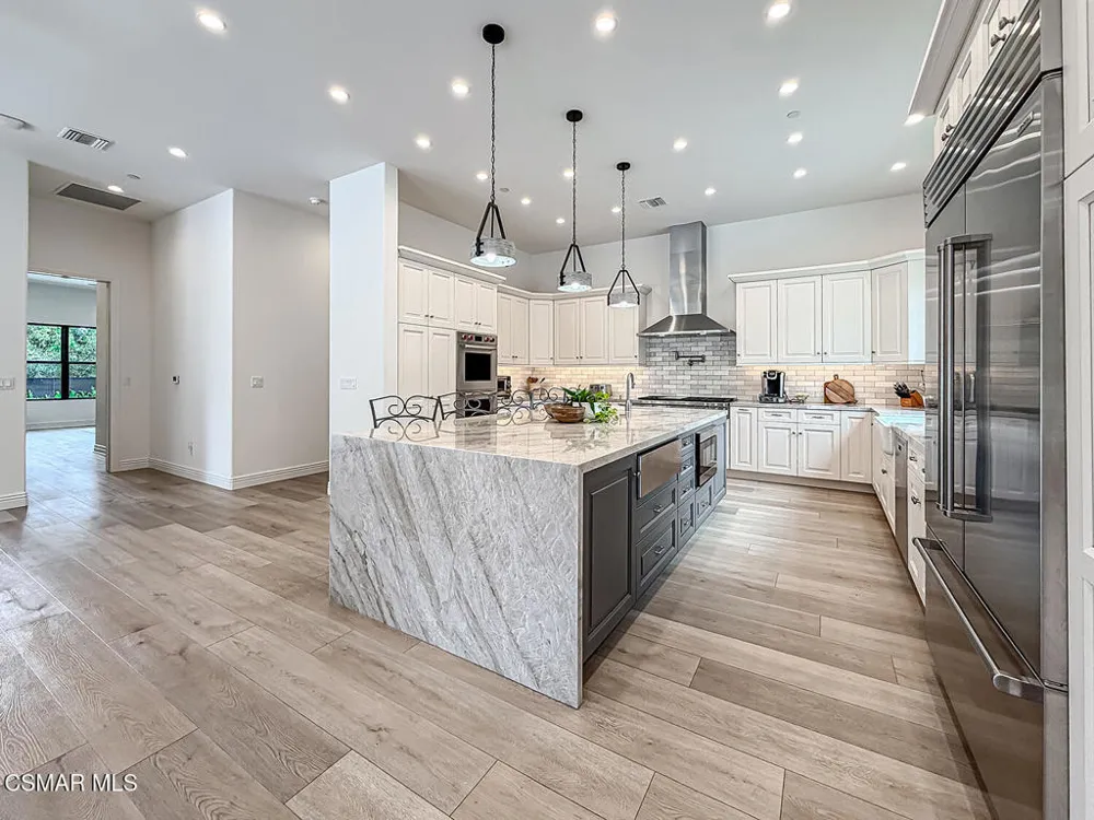 395 Sherwood Court Thousand Oaks, CA 91361
