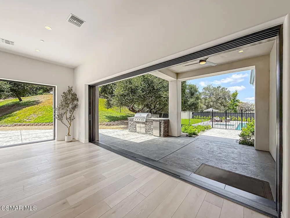 395 Sherwood Court Thousand Oaks, CA 91361